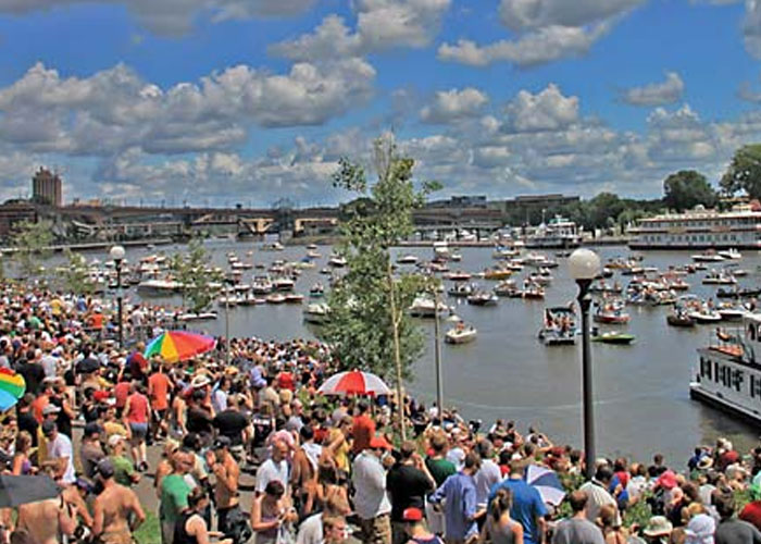 Mississippi Population gathering at Mississippi River